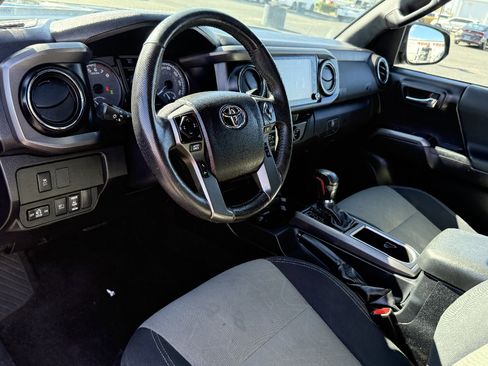 Used 2021 Toyota Tacoma TRD Off-Road AWD/4WD image 9