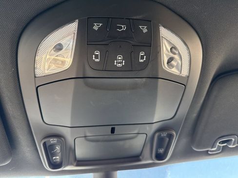 Used 2025 Chrysler Pacifica Limited FWD image 40