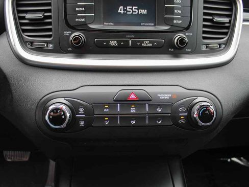 Used 2017 Kia Sorento AWD image 21