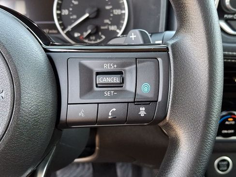Used 2022 Nissan Rogue SV AWD/4WD image 24