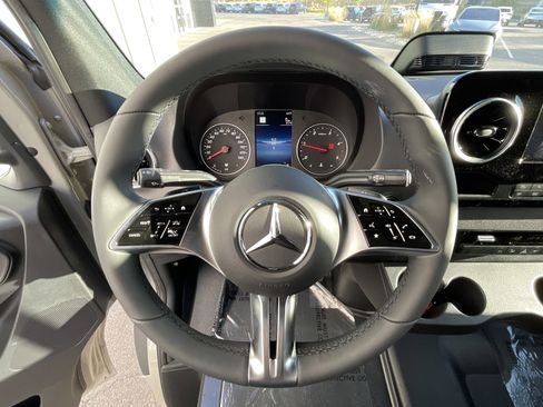 Used 2025 Mercedes-Benz Sprinter 2500 image 20