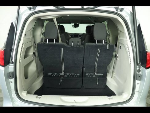 Used 2023 Chrysler Voyager LX FWD image 12