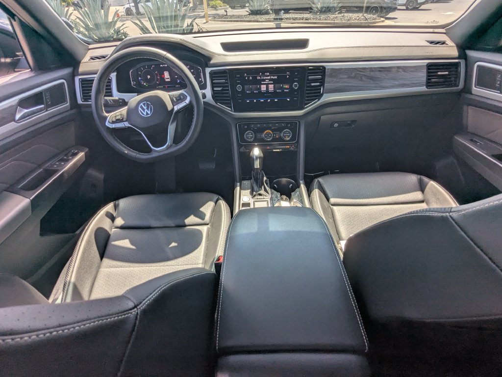 Used 2023 Volkswagen Atlas Cross Sport SE FWD image 2