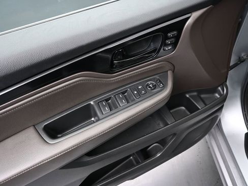 Certified 2023 Honda Odyssey Touring image 24