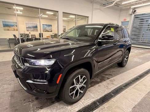 New 2025 Jeep Grand Cherokee Limited image 3