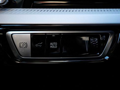 Used 2025 Cadillac Optiq Sport 2 w/ LPO, ONYX Package AWD/4WD image 23