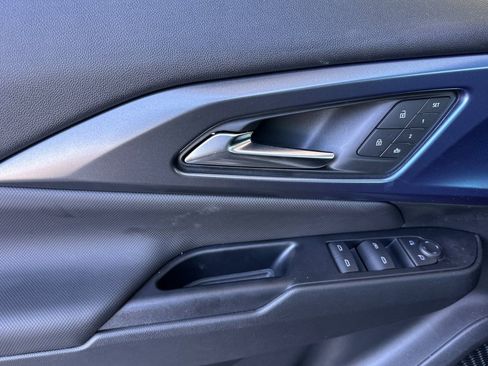 New 2026 Chevrolet Equinox EV LT w/ Convenience Package II FWD image 11