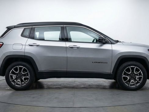 Used 2025 Jeep Compass Trailhawk AWD/4WD image 11