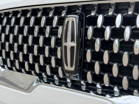 Used 2023 Lincoln Aviator Black Label w/ Dynamic Handling Package AWD/4WD image 9