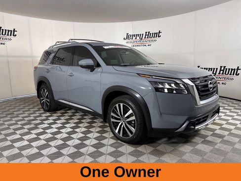 Used 2025 Nissan Pathfinder Platinum AWD/4WD image 4