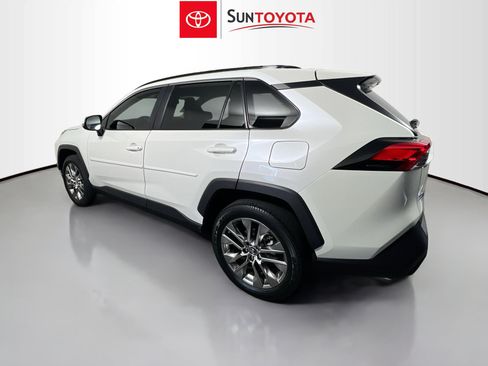 Used 2021 Toyota RAV4 XLE Premium image 6