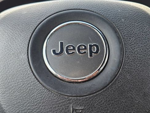 Used 2021 Jeep Grand Cherokee Laredo X RWD image 23