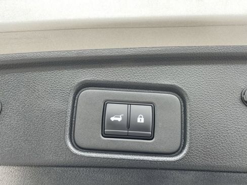 Used 2025 Nissan Pathfinder SV AWD/4WD image 19