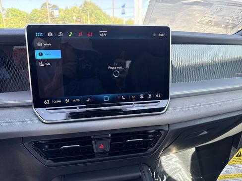 New 2026 Volkswagen Tiguan SE R-Line FWD image 14