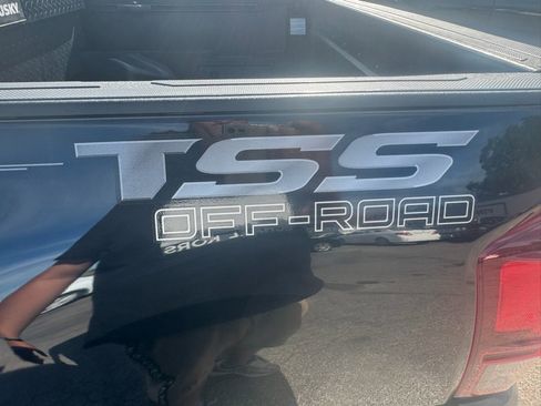 Used 2018 Toyota Tacoma SR w/ SR Convenience Package image 12