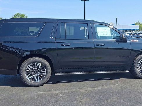 New 2026 Chevrolet Suburban Z71 w/ Z71 Off-Road Package AWD/4WD image 3