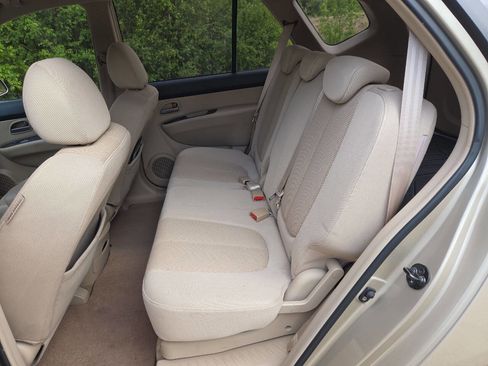 Used 2007 Kia Rondo EX FWD image 13