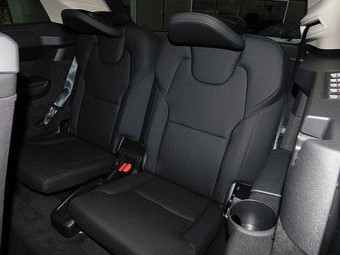 New 2026 Volvo XC90 B6 Plus w/ Protection Package Premier AWD/4WD image 13