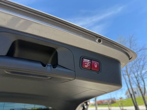 Used 2018 Mercedes-Benz GLC 300 4MATIC image 23