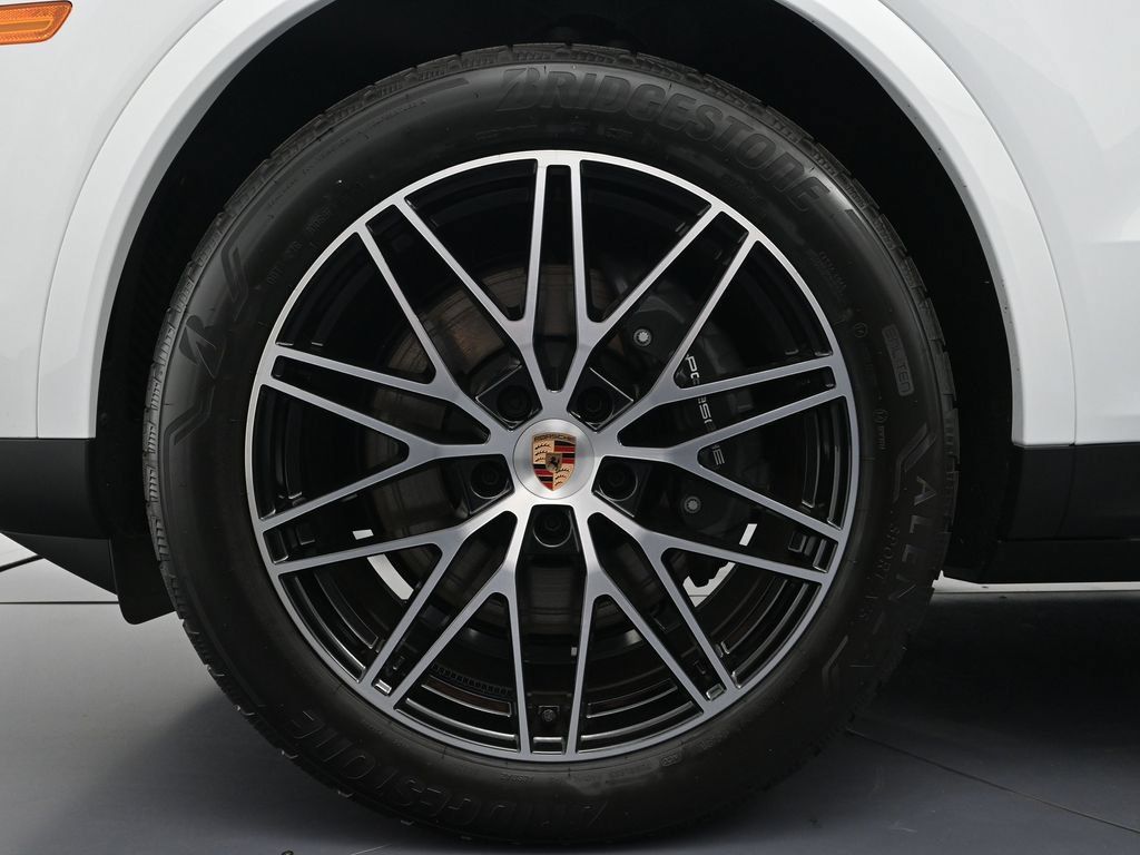 Certified 2026 Porsche Cayenne AWD/4WD image 26