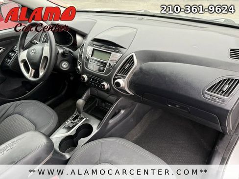 Used 2012 Hyundai Tucson GL image 11