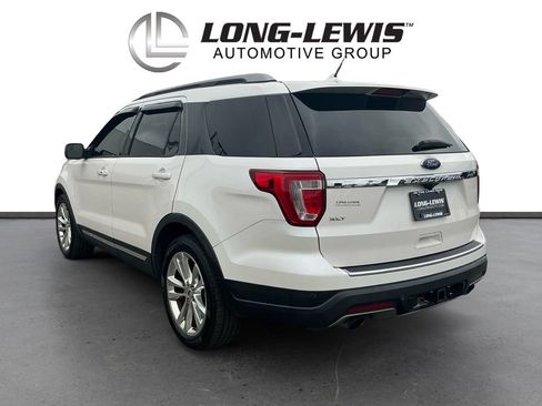 Used 2018 Ford Explorer XLT w/ Equipment Group 202A FWD image 4