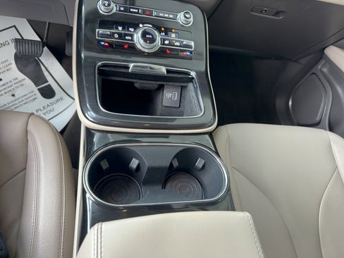 Used 2022 Lincoln Nautilus FWD w/ Premium Package image 23