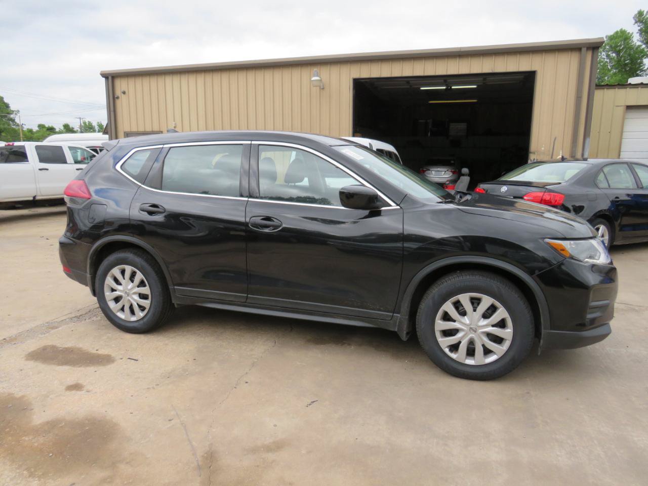 Used 2018 Nissan Rogue S FWD image 14