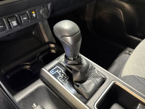 Used 2021 Toyota Tacoma TRD Off-Road w/ Technology Package AWD/4WD image 21