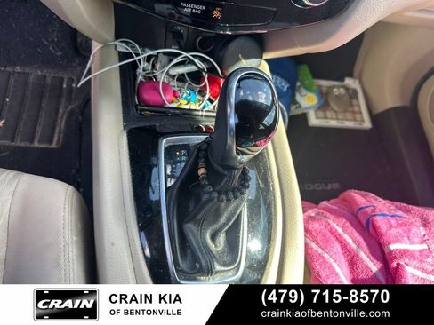 Used 2017 Nissan Rogue SV w/ SV Premium Package FWD image 22