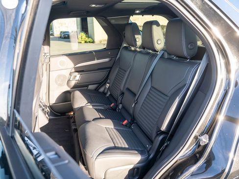 Certified 2024 Land Rover Discovery Dynamic SE image 35