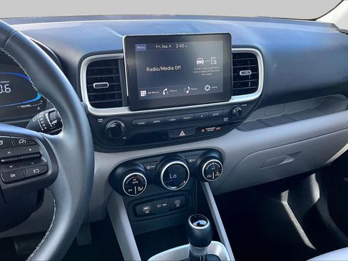 Certified 2025 Hyundai Venue SEL FWD image 7