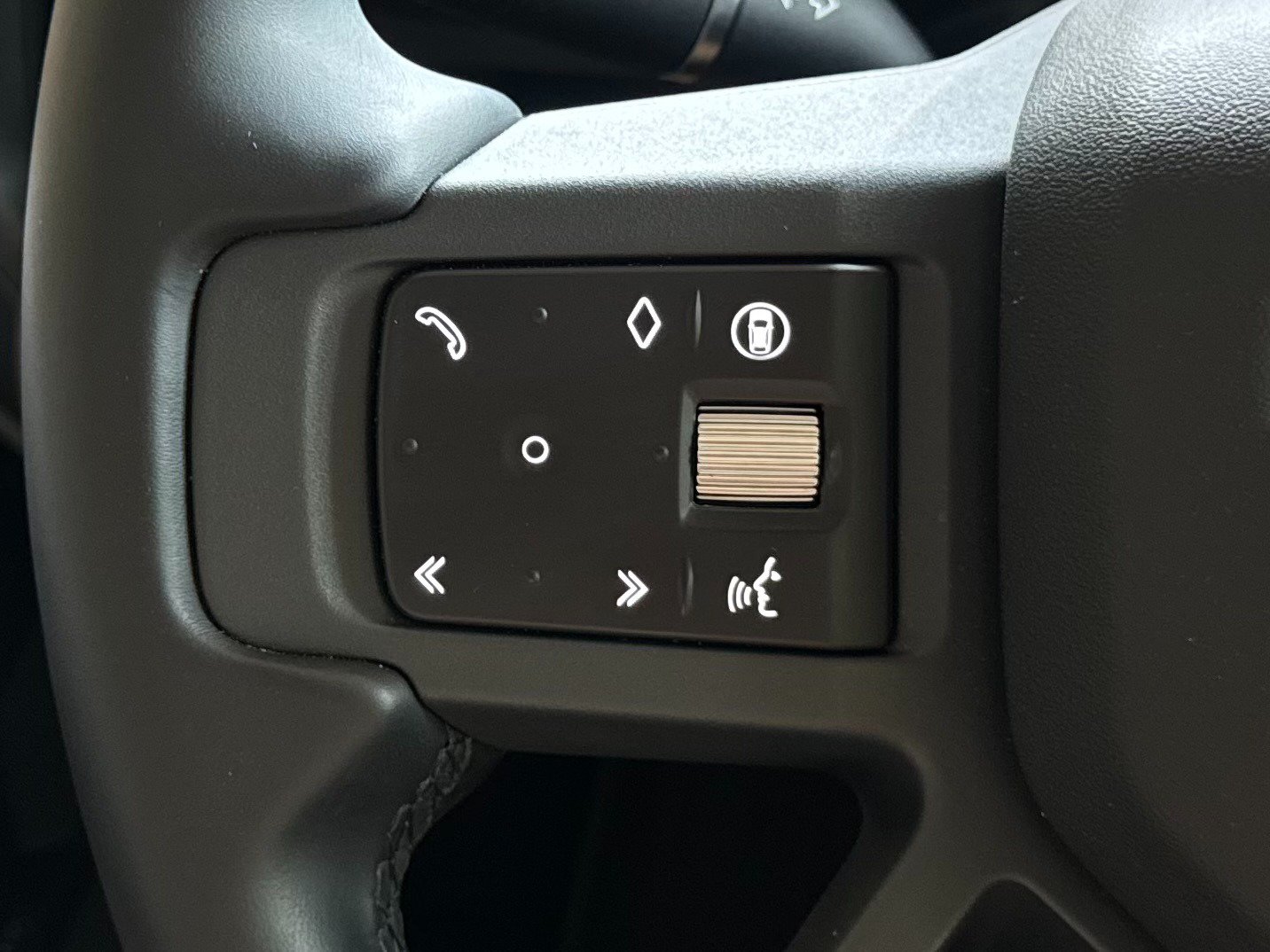 Used 2026 Land Rover Defender 110 X-Dynamic SE AWD/4WD image 48