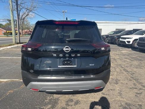 Used 2022 Nissan Rogue SV w/ SV Premium Package image 4