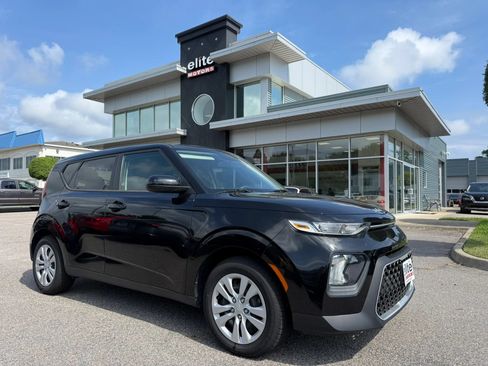 Used 2022 Kia Soul LX FWD image 1