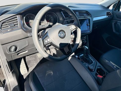 Used 2020 Volkswagen Tiguan SE image 10