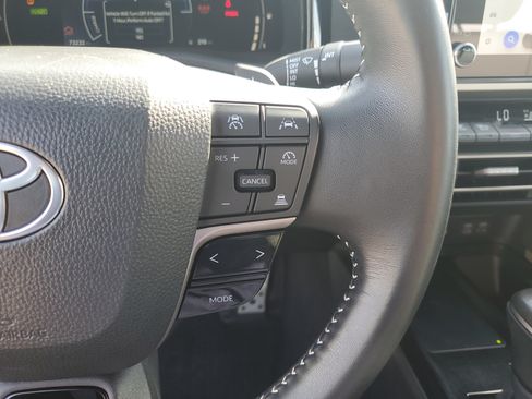 Used 2025 Toyota Camry SE FWD image 17
