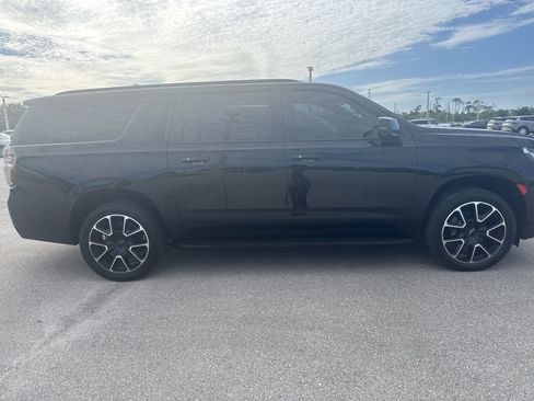 Used 2023 Chevrolet Suburban RST w/ Luxury Package AWD/4WD image 3