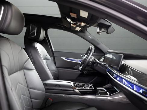 Used 2024 BMW 740i xDrive w/ Premium Package AWD/4WD image 81