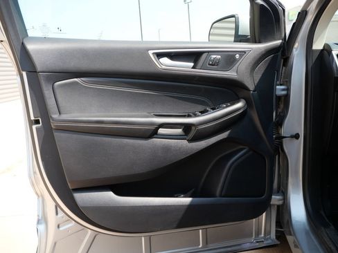 Used 2020 Ford Edge Titanium AWD/4WD image 11