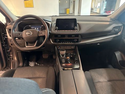 Used 2025 Nissan Rogue SV image 34