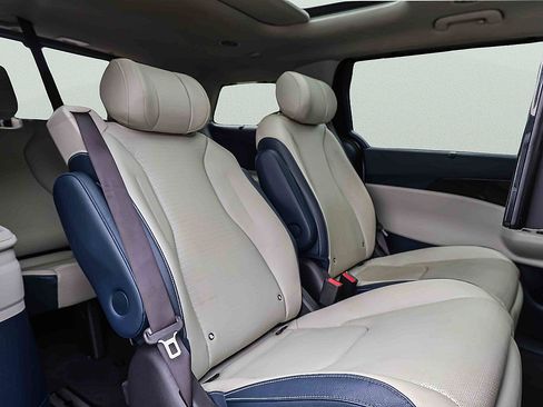 Certified 2025 Kia Carnival SX Prestige FWD image 26