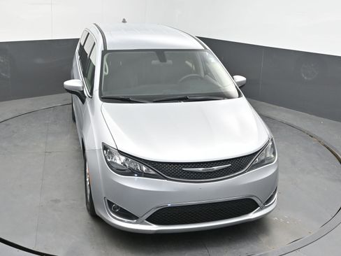 Used 2022 Chrysler Voyager LX image 34