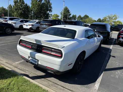 Used 2020 Dodge Challenger SXT RWD image 10