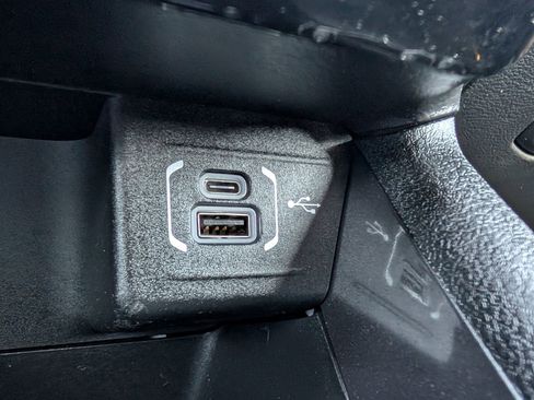 Used 2024 Jeep Compass Latitude image 35