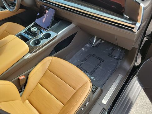 Used 2025 Cadillac Escalade ESV Premium Luxury w/ Touring Package AWD/4WD image 19