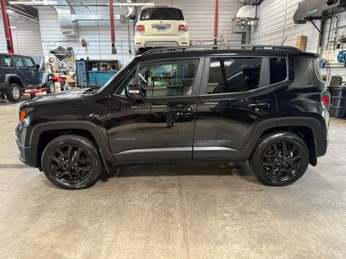 Certified 2017 Jeep Renegade Altitude AWD/4WD image 27