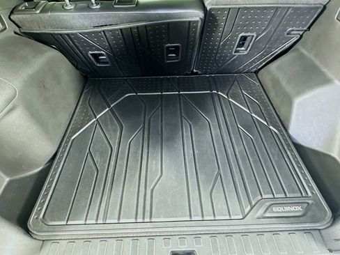 Used 2020 Chevrolet Equinox LT w/ Sport Edition image 34