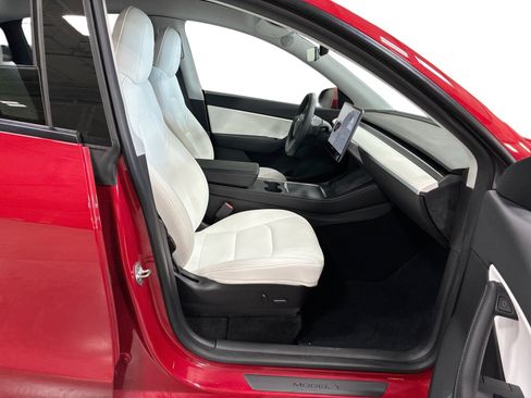 Certified 2021 Tesla Model Y Long Range AWD/4WD image 13