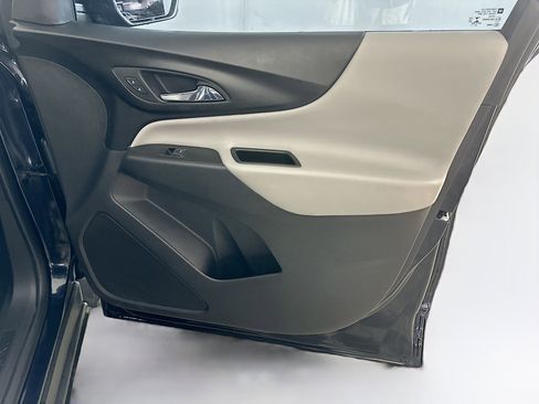Used 2020 Chevrolet Equinox LT image 32